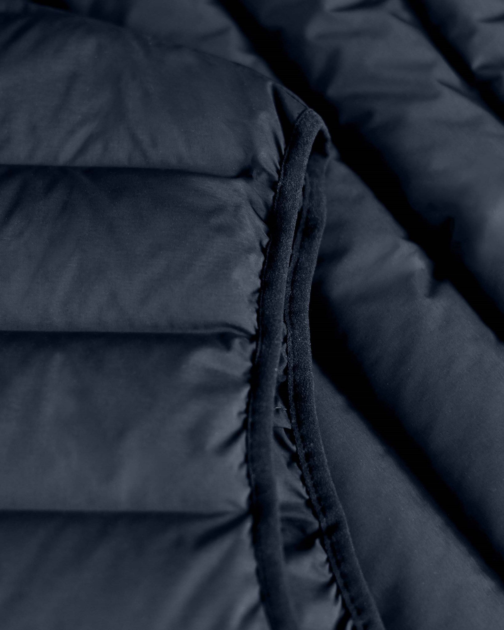 Avalon Vest Men Navy Closeup 3