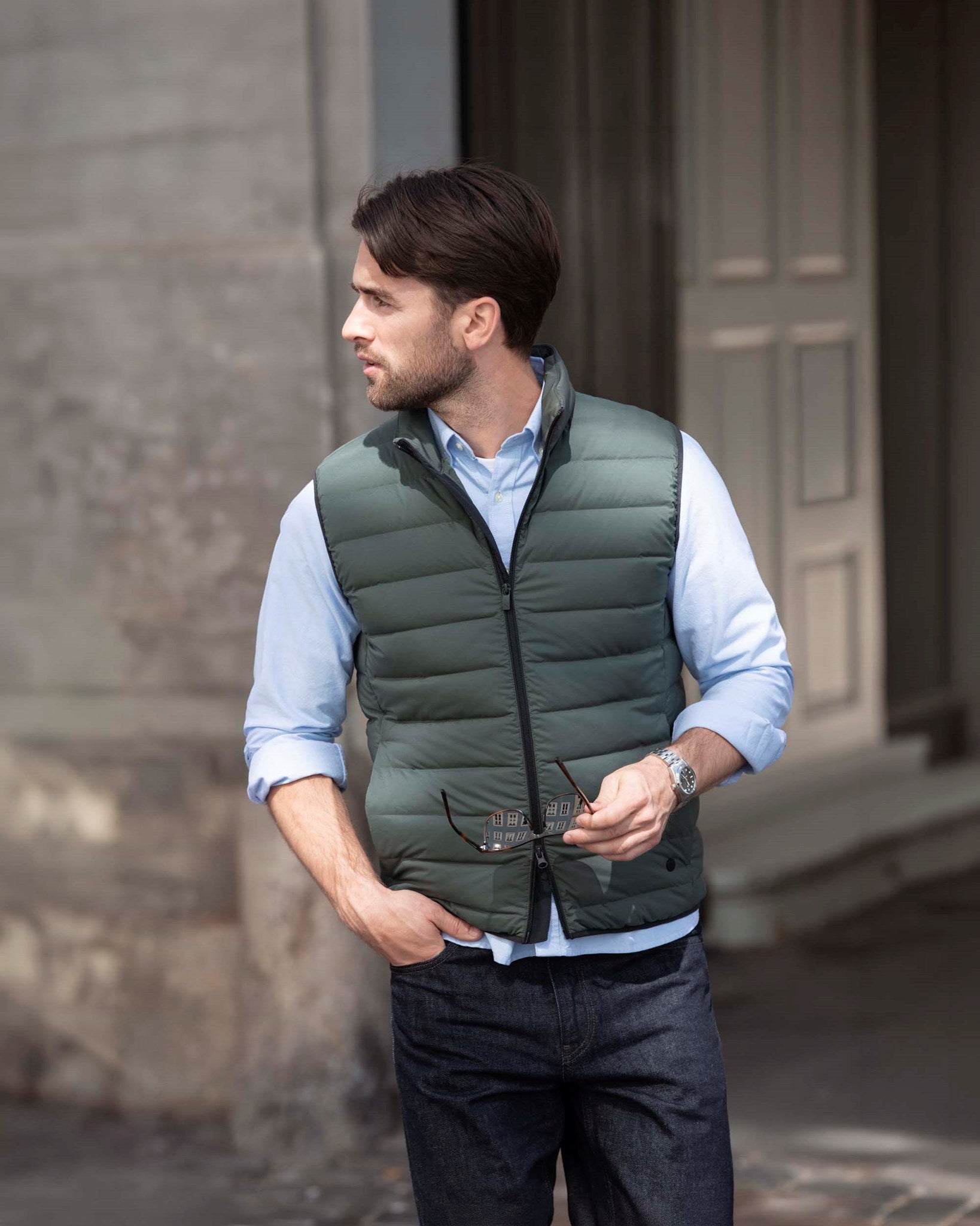 Avalon Vest Men Olive AW26 Modelimage