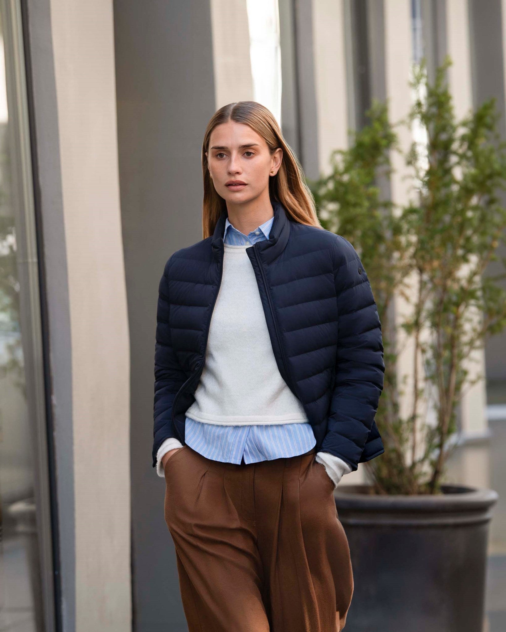 Avalon Women Navy AW26 Modelimage