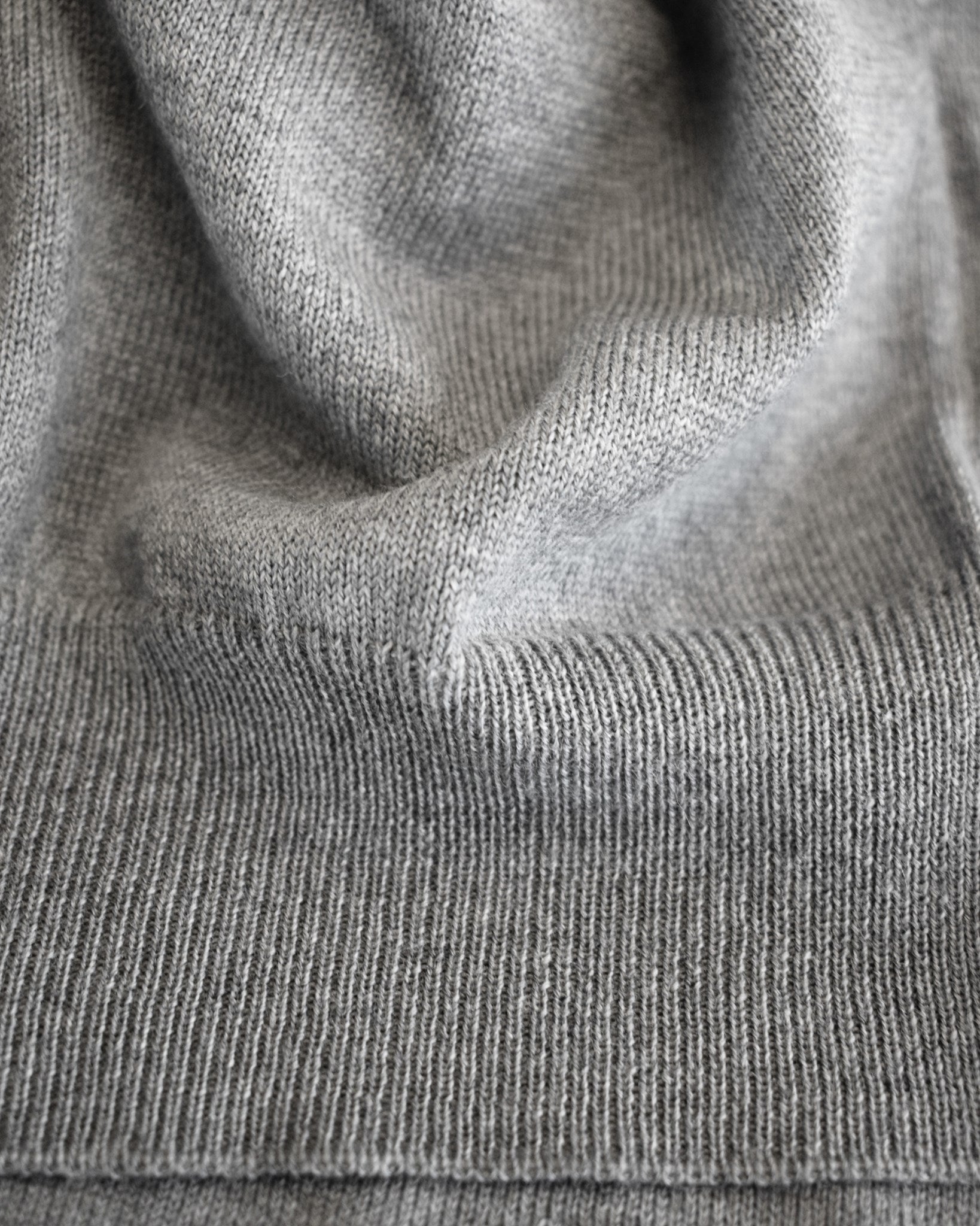 Beaufort Men Grey Melange Closeup 2