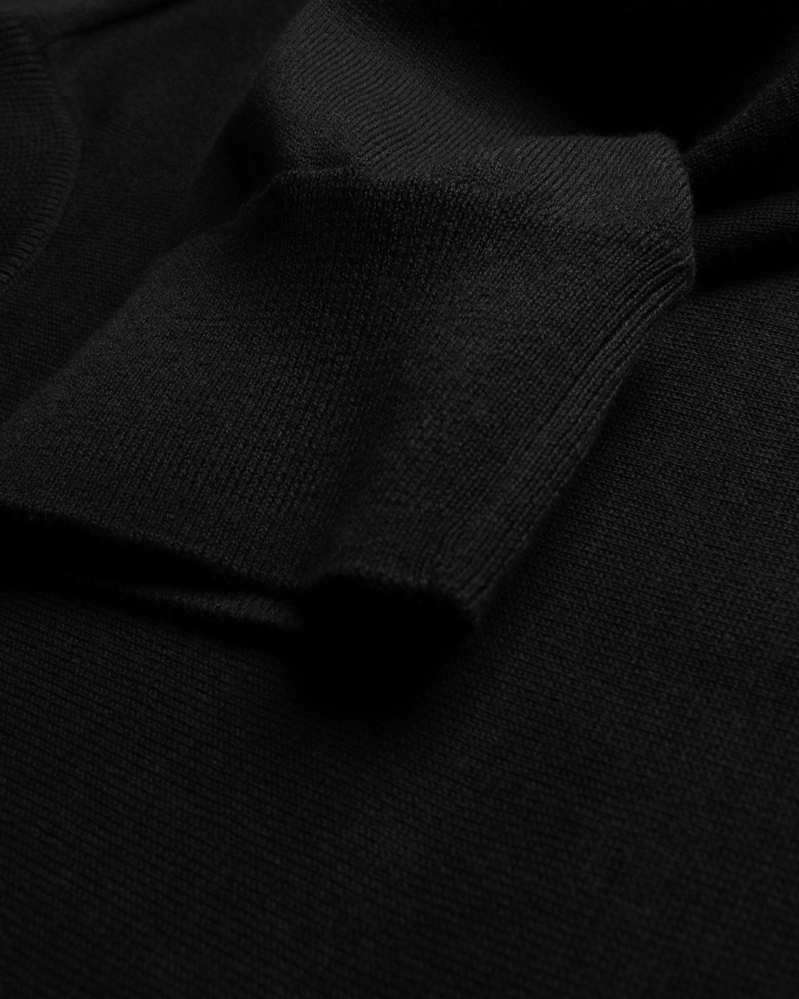 Brighton O Neck Men Black Closeup 3