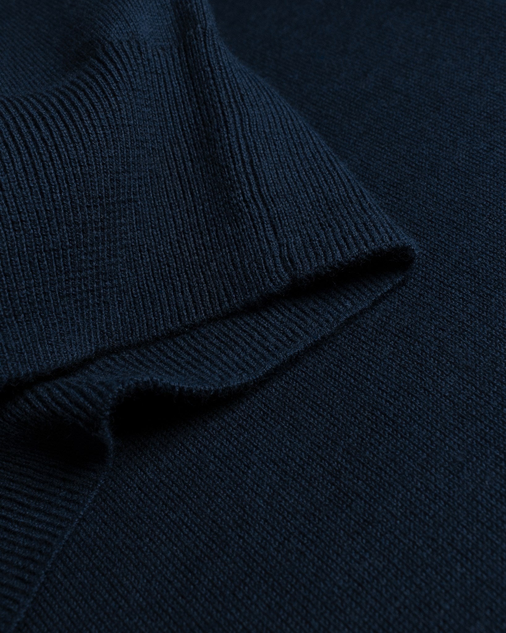 Brighton O Neck Men Navy Closeup 3