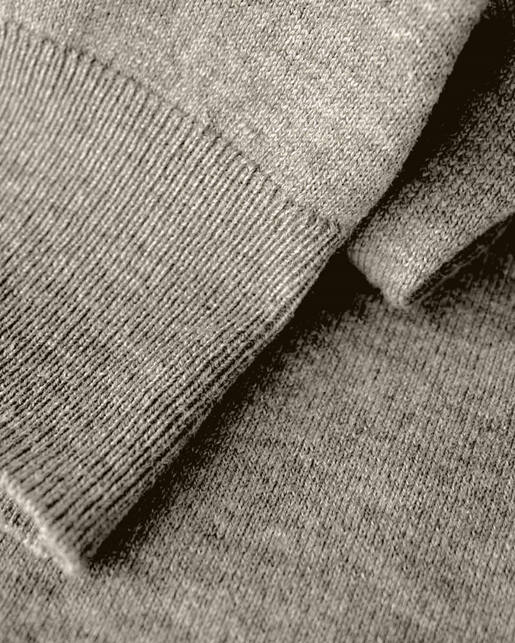 Brighton O Neck Men Sand Melange Closeup 2