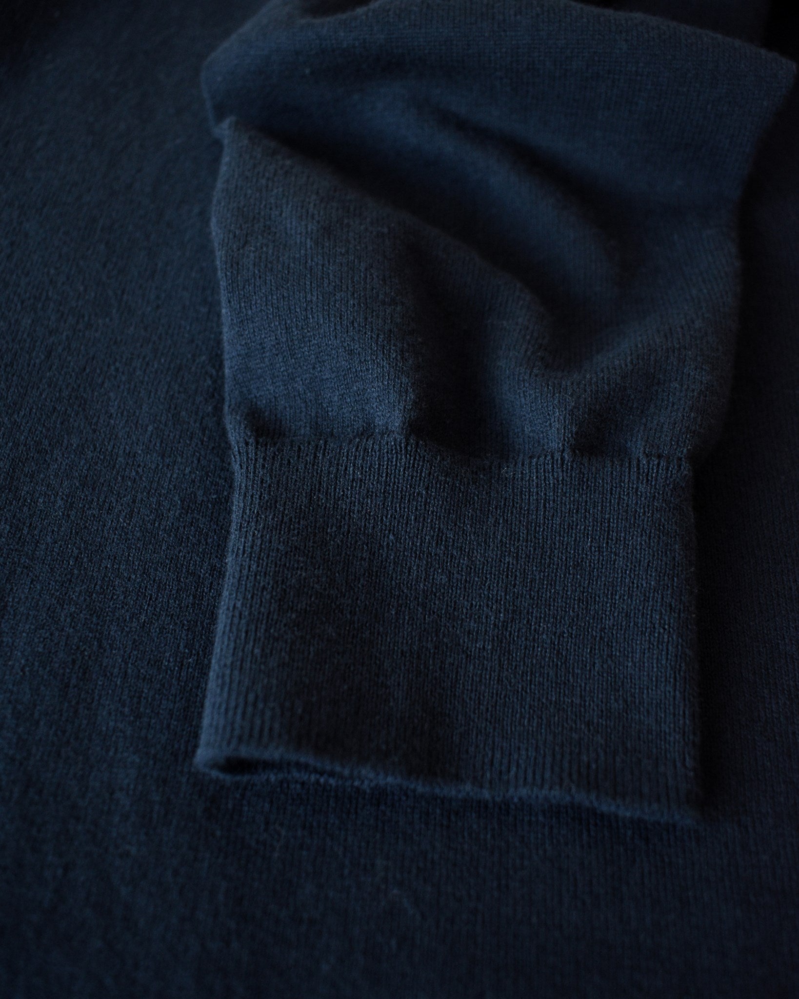 Brighton V Neck Men Navy Closeup 3