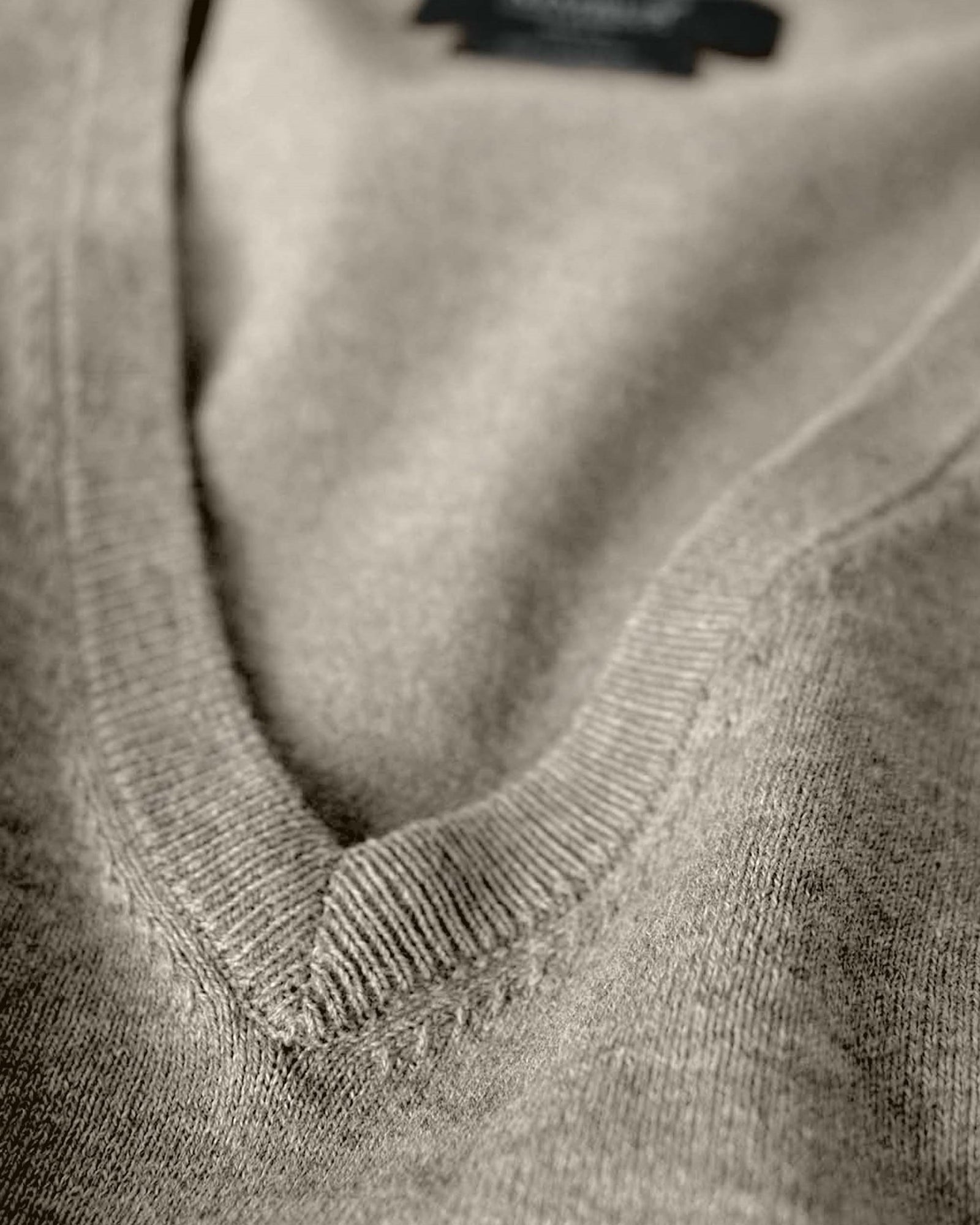 Brighton V Neck Men Sand Melange Back