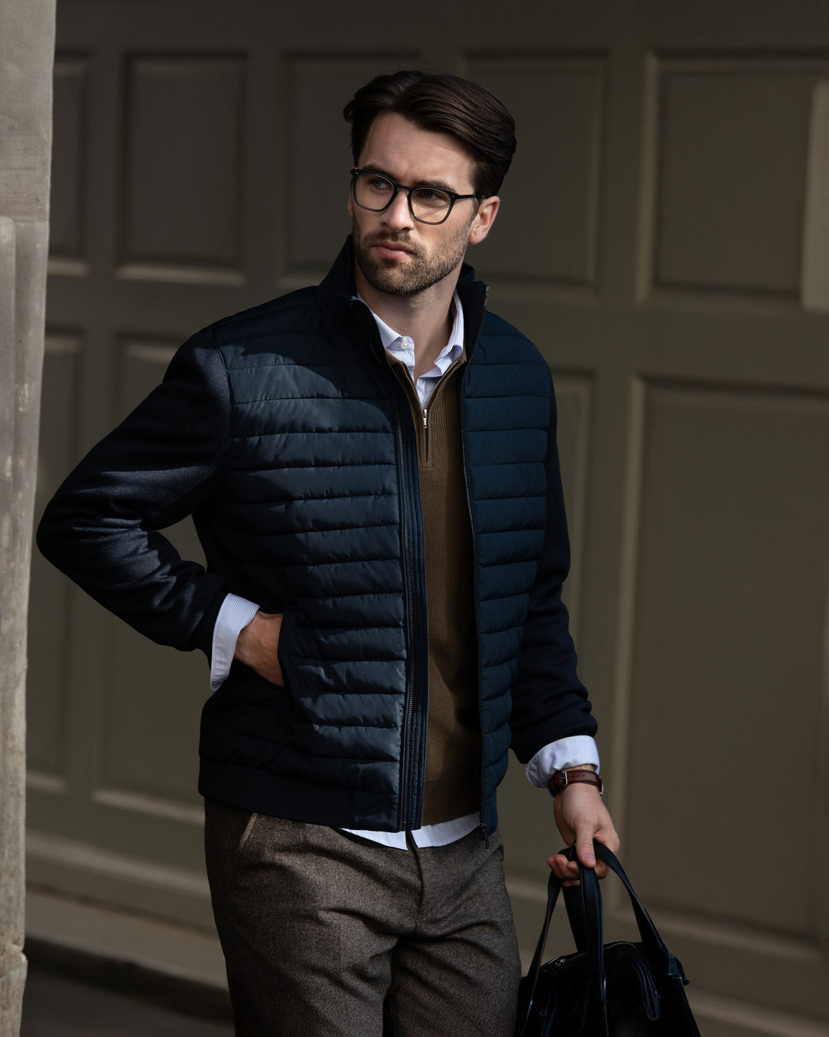 Crescent Men Navy SS25 Modelimage