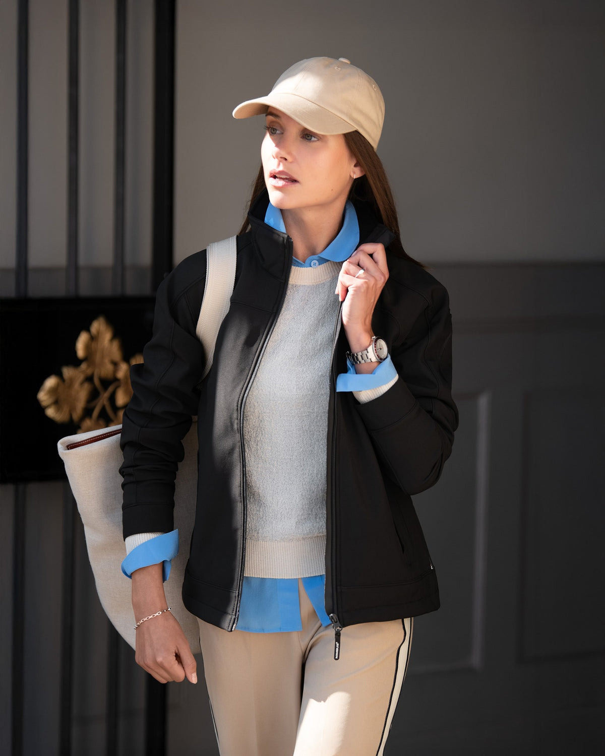 Duxbury Women Black SS25 Modelimage