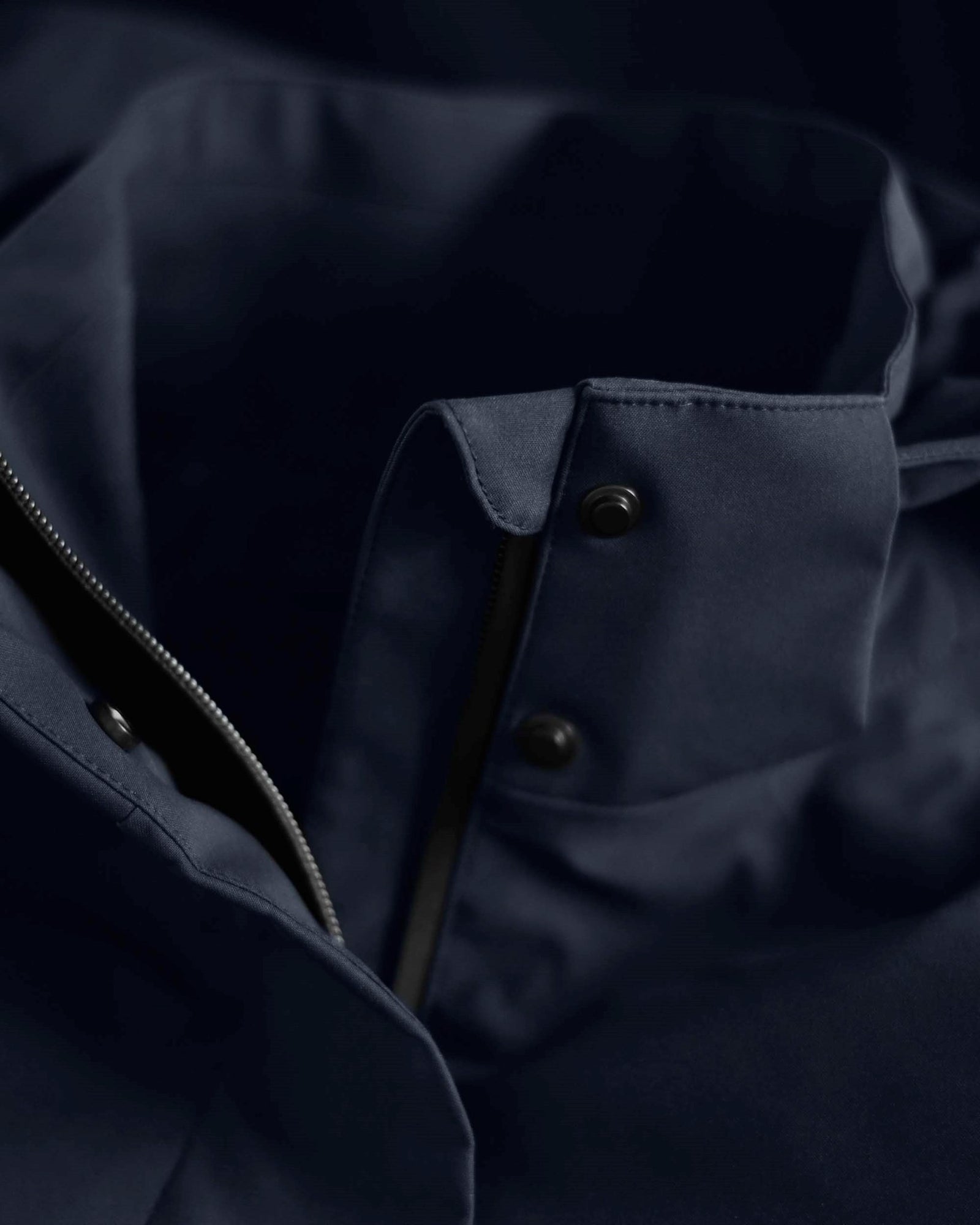 Eldridge Woman Navy Back