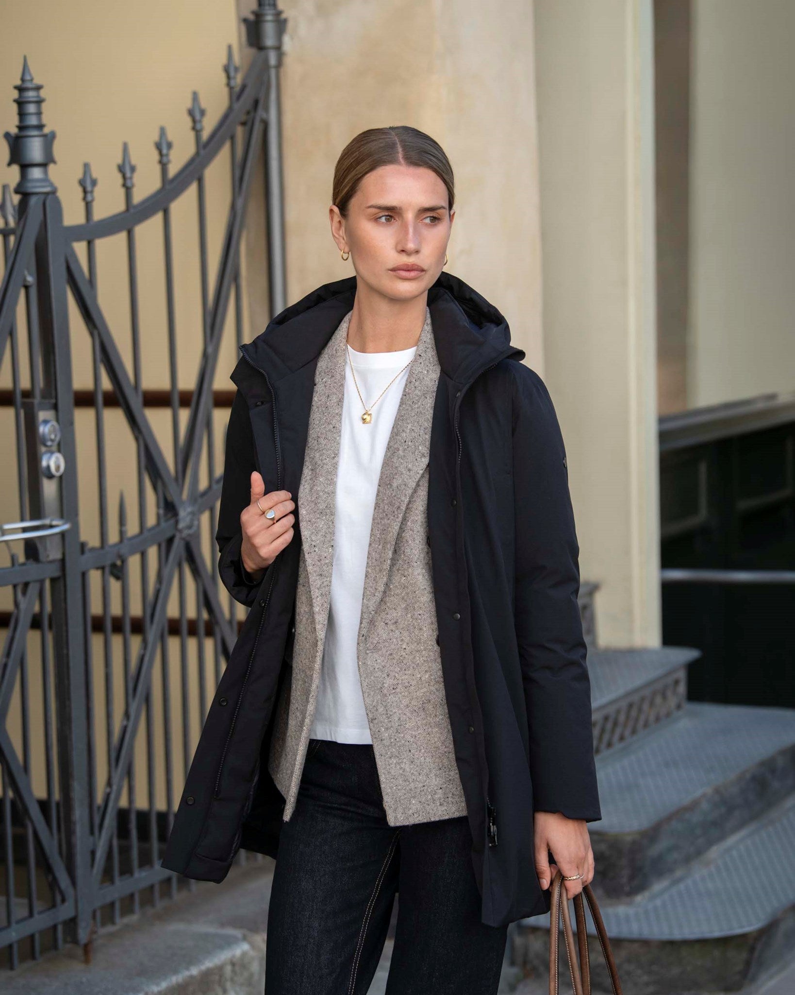 Evermont Women Black AW26 Modelimage