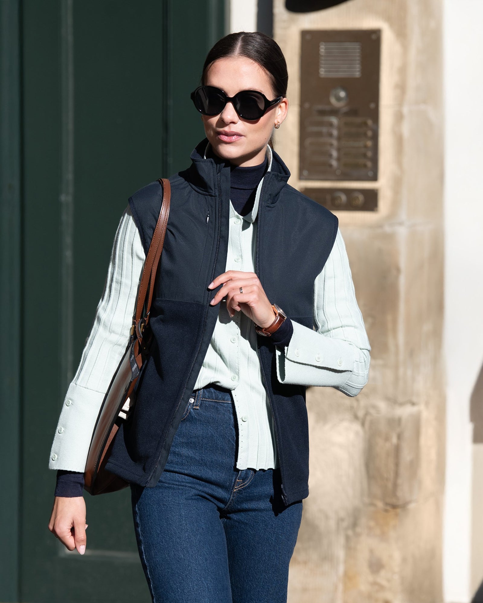 Highland Unisex Black Back