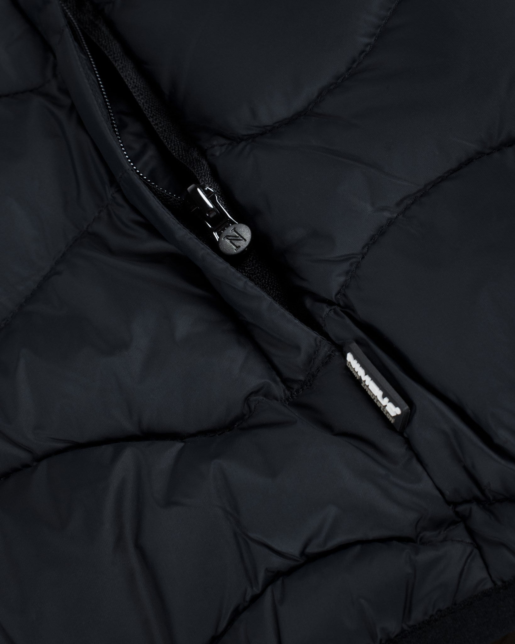 Sierra Women Black Closeup 2