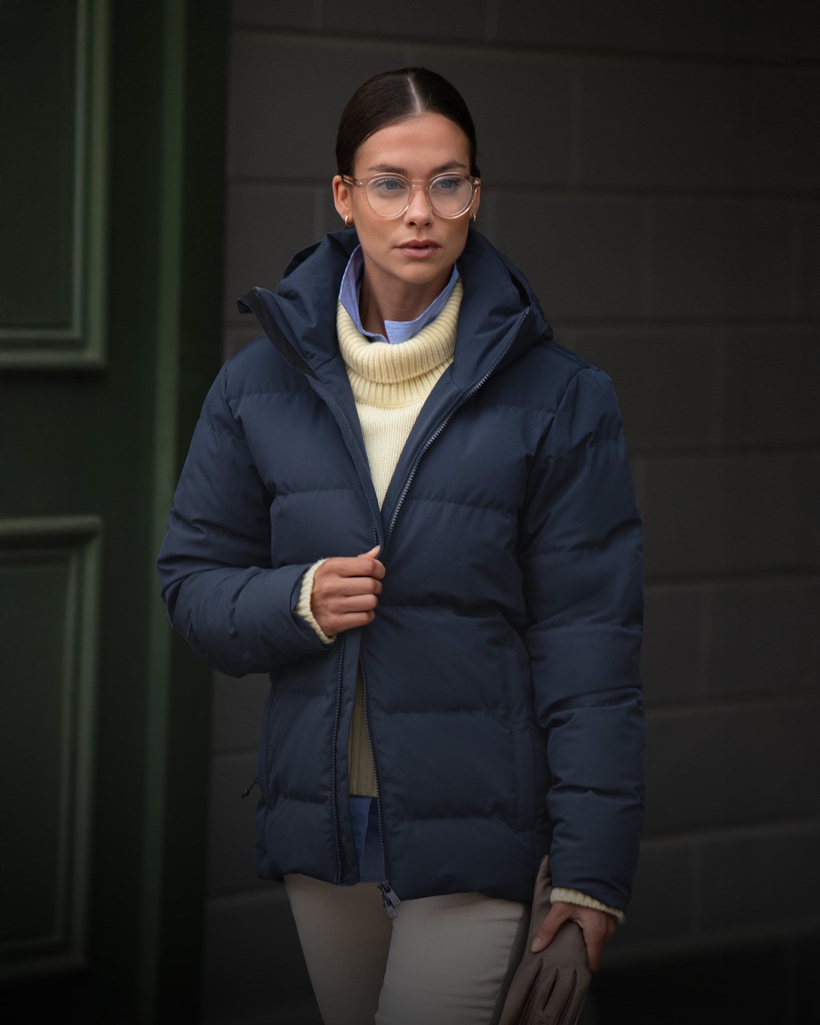 Telluride Women Navy AW24 Modelimage