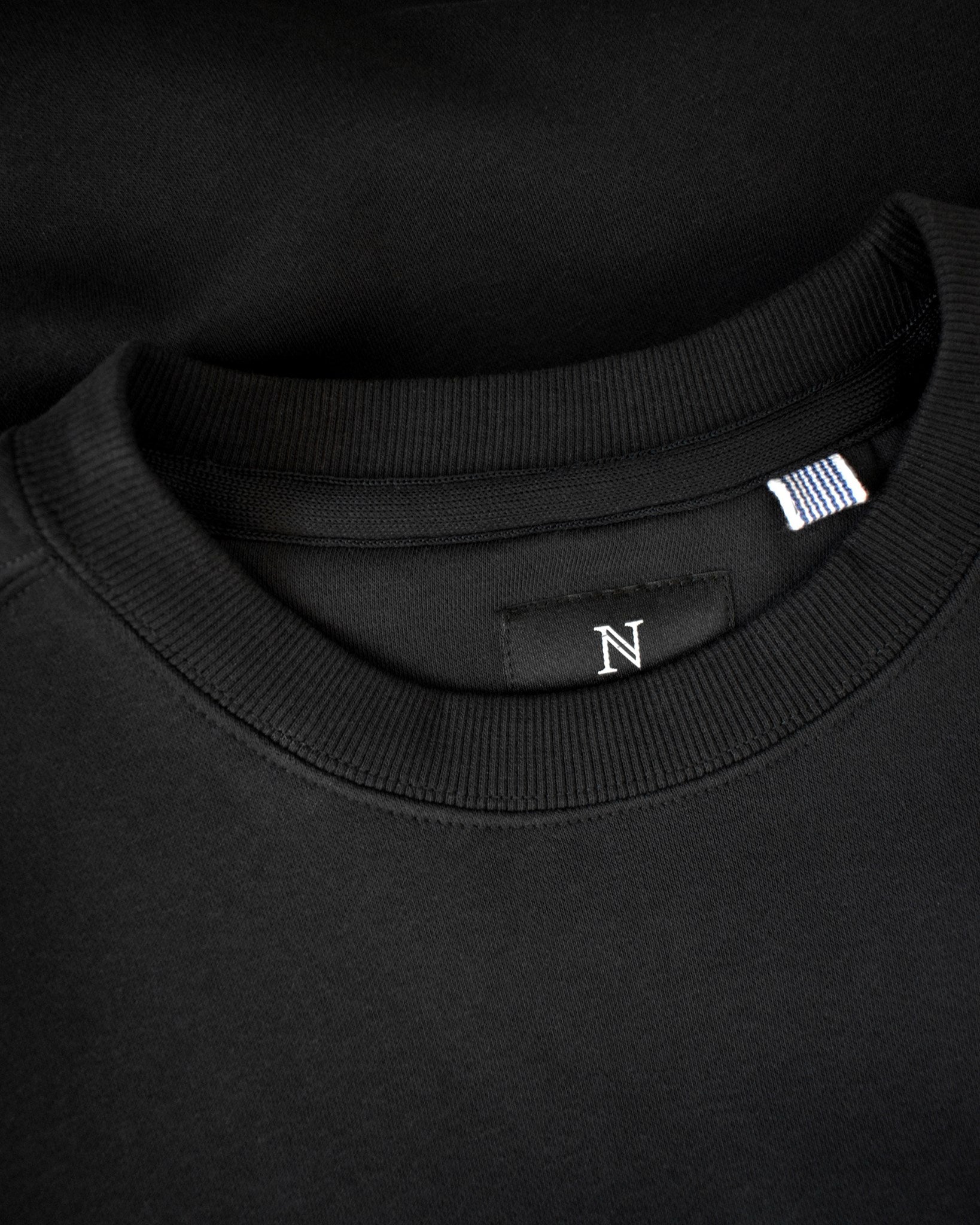 Trenton Unisex Black Closeup 1